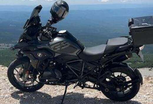 BMW Triple Black Full option