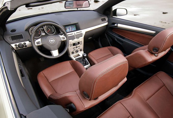 Waarnemen Dader Nuchter Prijs Opel Astra TwinTop 1.8 Cosmo (2006) - AutoGids