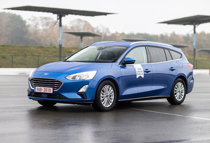 Photos Ford Focus Voiture Familiale De L Annee 2019 Vab