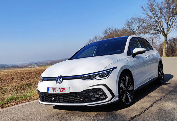 Haringen Vanaf daar munt Test Review 2021 Volkswagen Golf GTE – GTI met een stekker? | AutoGids