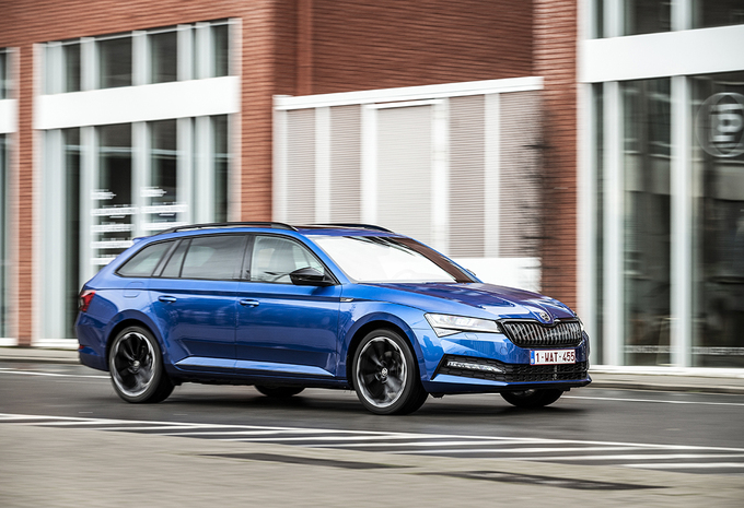 skoda-superb-combi-iv-2020-3.jpg